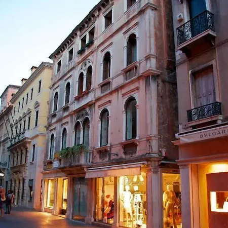 Ca' Pedrocchi 3* Velence