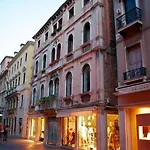 Ca' Pedrocchi 3* Venedik