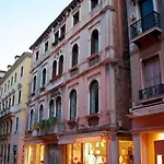 Konukevi Ca' Pedrocchi Venedik